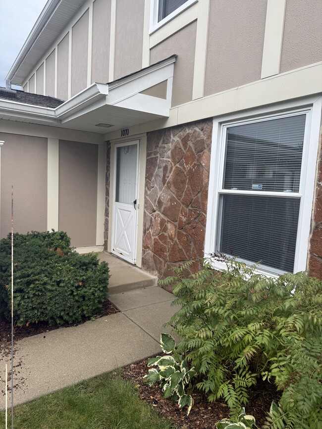 property at 1070 Glouchester Hbr