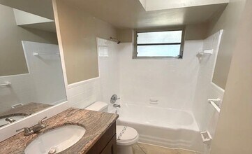 2191 Pinetop Ln in Las Vegas, NV - Building Photo - Building Photo