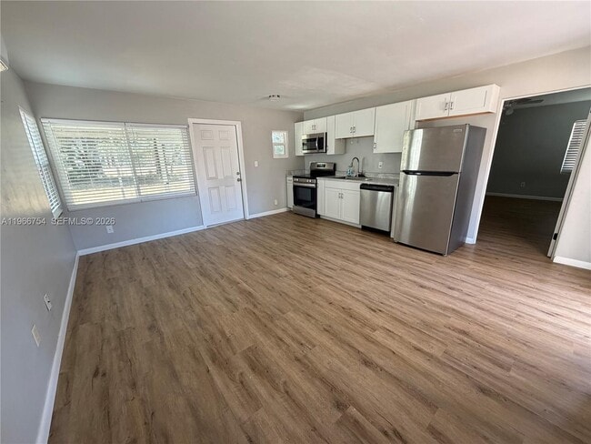 1557 S Clara Ave in DeLand, FL - Foto de edificio - Building Photo