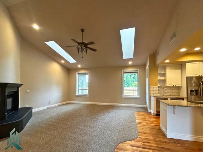 745 SE Winterfield Pl in Corvallis, OR - Building Photo - Building Photo
