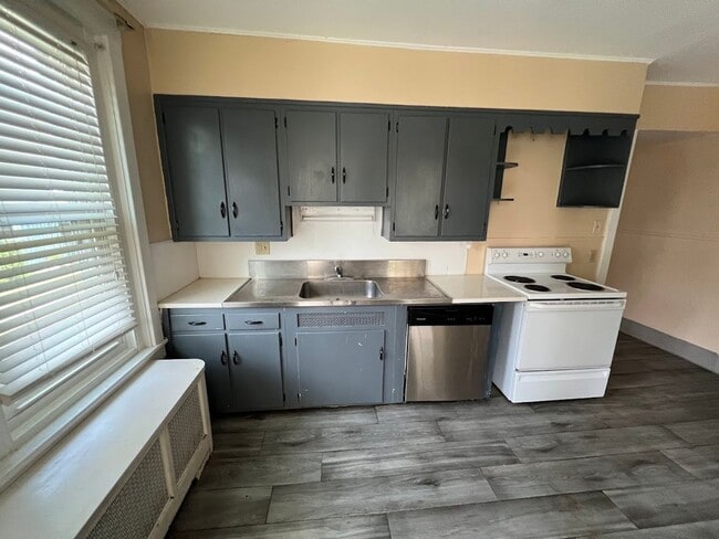 property at 1502 N 14th St
