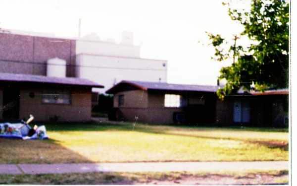 1301-1325 N 50th St in Phoenix, AZ - Foto de edificio - Building Photo