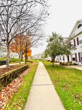 696 Providence Dr in Shakopee, MN - Foto de edificio - Building Photo