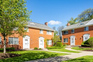 Colonial Court Terraces in Birmingham, MI - Building Photo