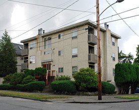 1201 N 44th St in Seattle, WA - Building Photo - Building Photo