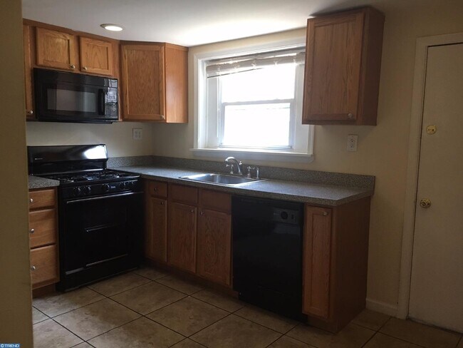 816 Cantrell St in Philadelphia, PA - Building Photo - Building Photo