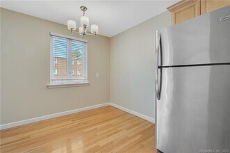 115 S Main St in West Hartford, CT - Building Photo - Building Photo