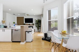 7657 Thornlee Dr in Greenacres, FL - Foto de edificio - Building Photo