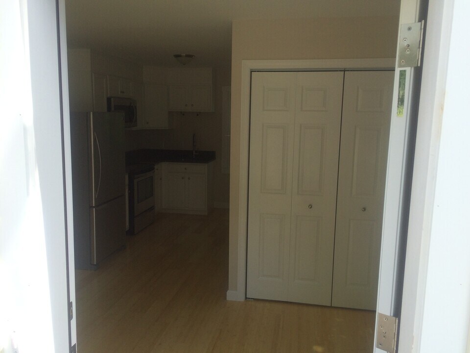 15 Crescent St in Derry, NH - Building Photo
