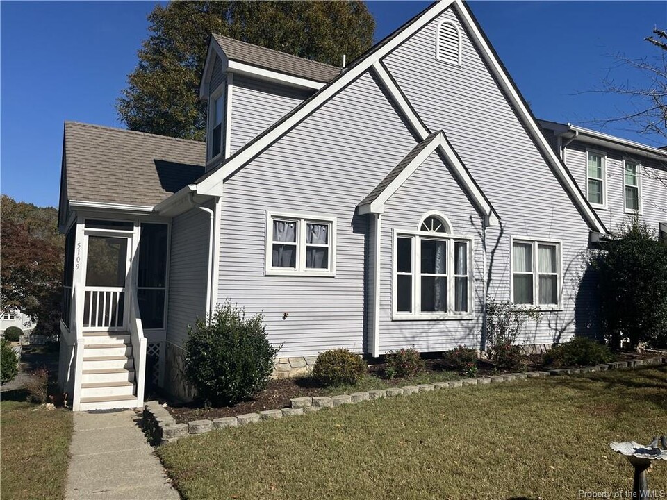 5109 Scarborough Mews in Williamsburg, VA - Building Photo