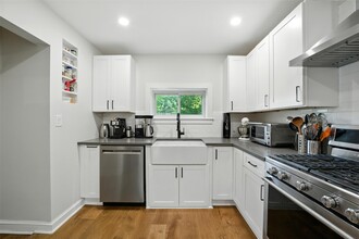 1 Kennedy Pl in Yonkers, NY - Building Photo - Building Photo