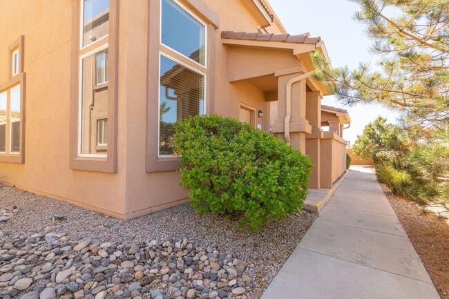 4528 Santa Elena St in Santa Fe, NM - Building Photo - Building Photo