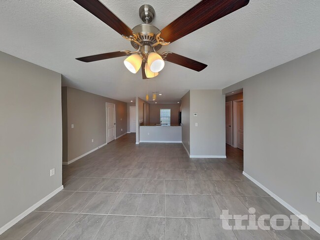 2871 Chalmer St in Deltona, FL - Foto de edificio - Building Photo