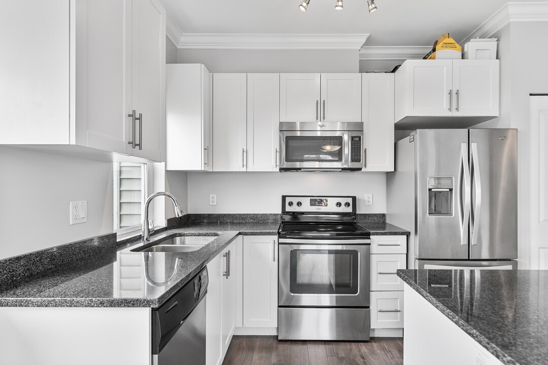 11580 223 St in Maple Ridge, BC - Building Photo