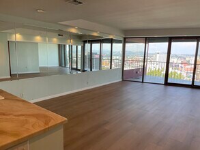 700 W 7th Ave, Unit 804 in Spokane, WA - Building Photo - Building Photo