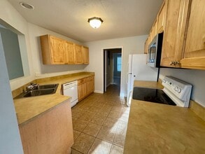 208 Sawyer Ln in Apalachicola, FL - Building Photo - Building Photo