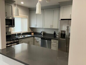 2059 N Vermont Ave, Unit 2059 half in Los Angeles, CA - Building Photo - Building Photo