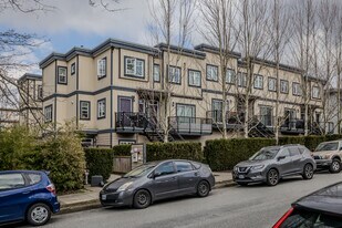 2263 Triumph St in Vancouver, BC - Building Photo