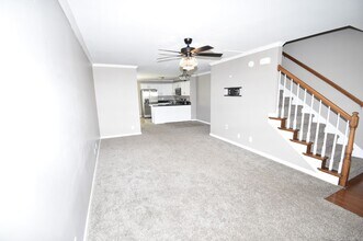 306 Sam Houston Cir in Clarksville, TN - Foto de edificio - Building Photo