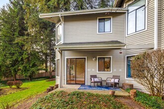 9009 Avondale Rd NE in Redmond, WA - Building Photo - Building Photo