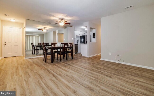 32 Buena Ct in Washington Township, NJ - Building Photo - Building Photo