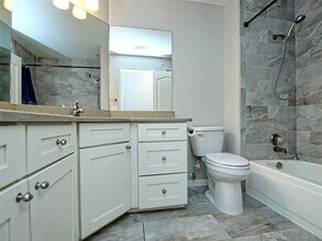 6000 Shepherd Mountain Cove, Unit 406 in Austin, TX - Building Photo - Building Photo