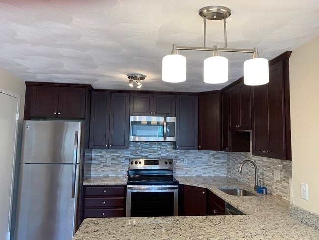 1105 Lexington St in Waltham, MA - Building Photo - Building Photo