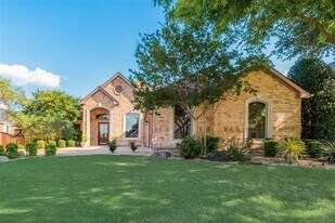 2435 Waterside Dr in Grand Prairie, TX - Building Photo