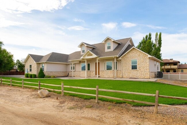 2630 New Orchard Ct in Grand Junction, CO - Building Photo - Building Photo