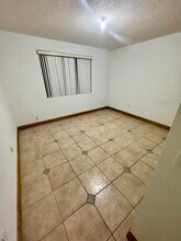 9189 Fontainebleau Blvd in Miami, FL - Building Photo - Building Photo