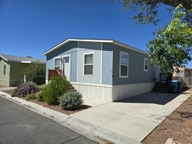 6105 E Sahara Ave in Las Vegas, NV - Building Photo