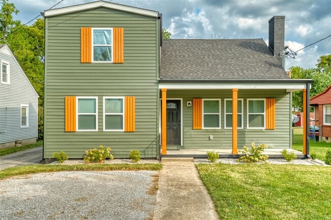 property at 704 W 7th St