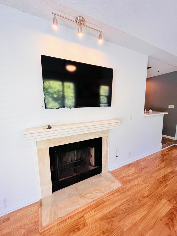 1021 Brighthurst Dr-Unit -302 in Raleigh, NC - Foto de edificio - Building Photo