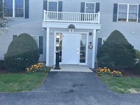 4 Crestview Cir in Londonderry, NH - Building Photo