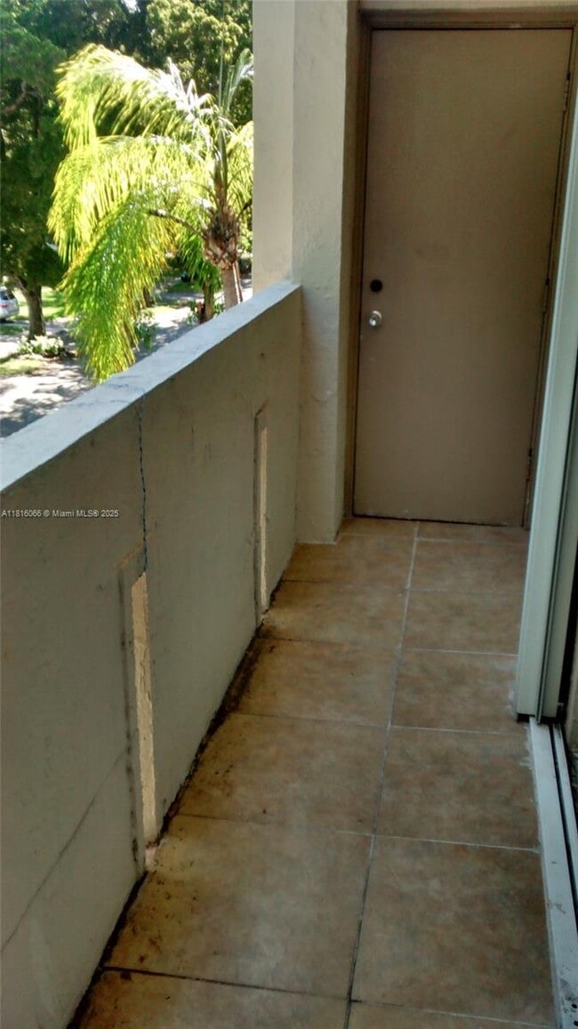 1650 S Le Jeune Rd in Coral Gables, FL - Building Photo - Building Photo