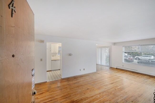 570 Ward St in Seattle, WA - Building Photo - Building Photo