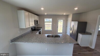 102 Sycamore Ln in Greensboro, MD - Foto de edificio - Building Photo