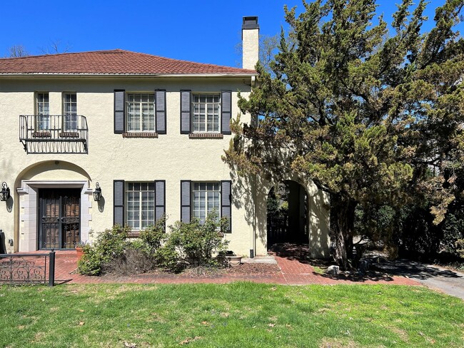 property at 4039 Kingston Pike