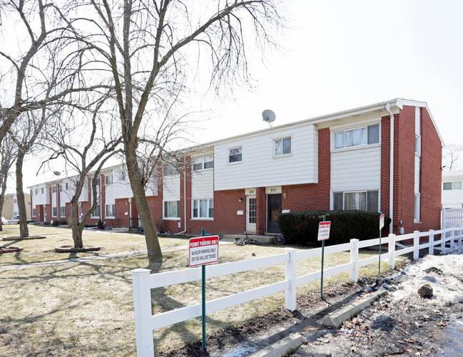 958-972 Virginia Ln in Elmhurst, IL - Building Photo - Building Photo