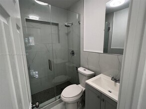 5470 W 8th Ln in Hialeah, FL - Building Photo - Building Photo