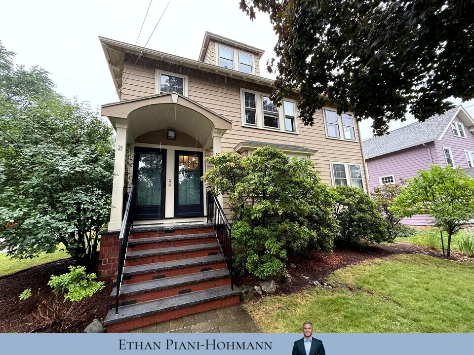 19 Stearns Rd, Unit 1 in Watertown, MA - Building Photo
