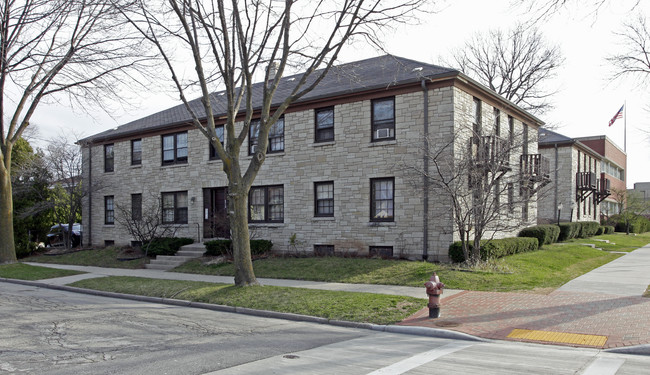 1550-1560 E Capitol Dr in Milwaukee, WI - Building Photo - Building Photo