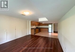 237 Frederick Curran Ln in Newmarket, ON - Building Photo - Building Photo