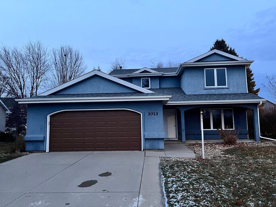 3013 Hemlock Cir in Ames, IA - Building Photo