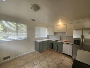 18751 Center St in Castro Valley, CA - Building Photo - Building Photo