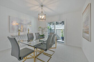208 Ravenswood Ave in Menlo Park, CA - Building Photo - Building Photo