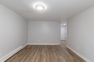 280 Collins Realty in Hartford, CT - Building Photo - Interior Photo