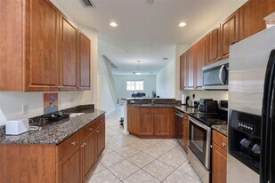 121 Bayfront Dr in Boynton Beach, FL - Building Photo