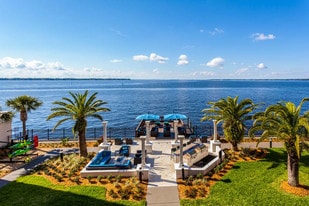 Bell Riverside in Jacksonville, FL - Building Photo