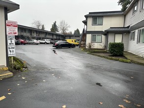 Spring Creek Apartments in Salem, OR - Building Photo - Building Photo